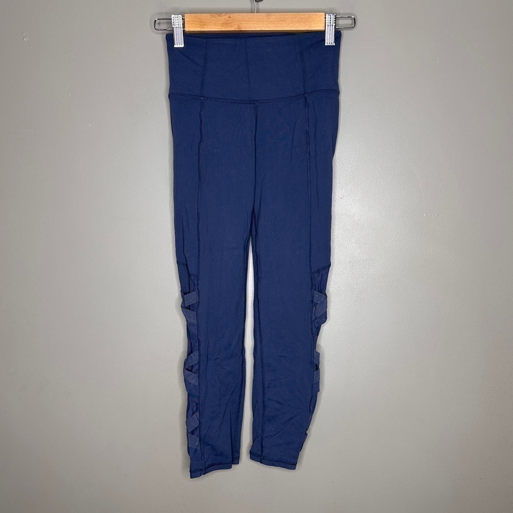 Athleta Criss cross leg leggings